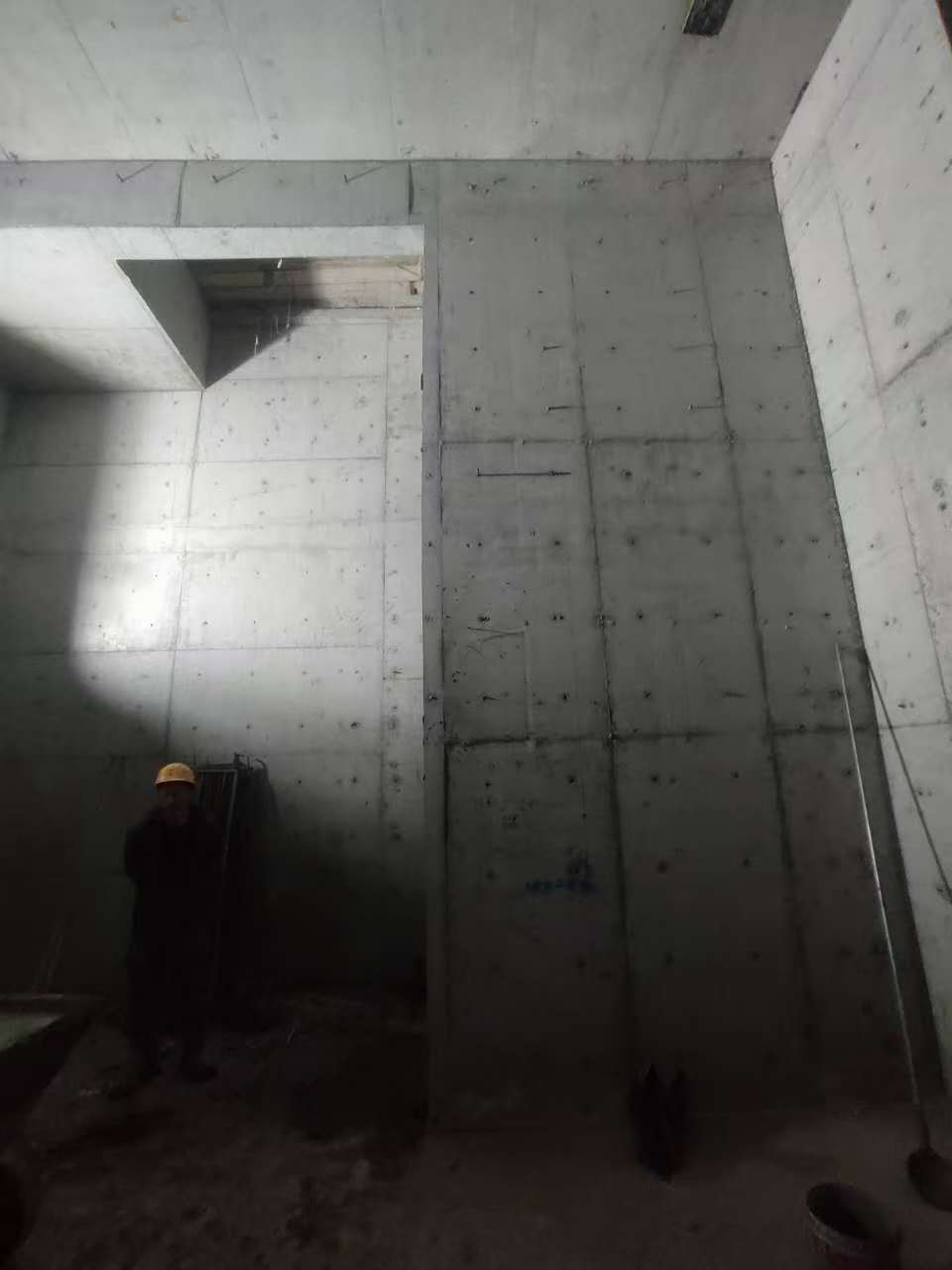 安次墙上开槽钢筋断了有影响吗